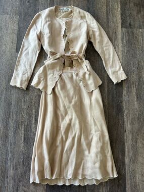 Vintage Scallop-Trim Long Sleeve Cream Dress with Waist Tie